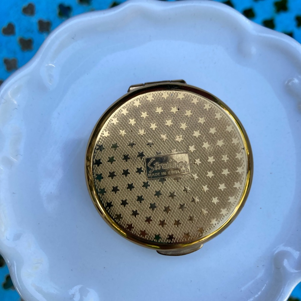 Small Never Used Vintage Stratton Compact - Picture 2 of 6